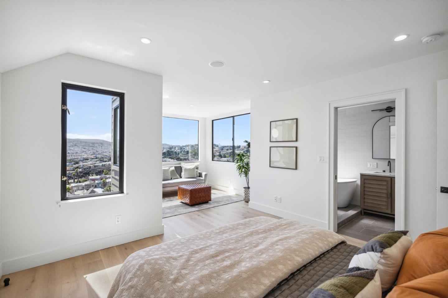 323 Monterey Boulevard