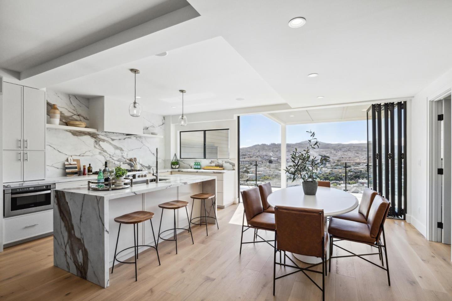 323 Monterey Boulevard