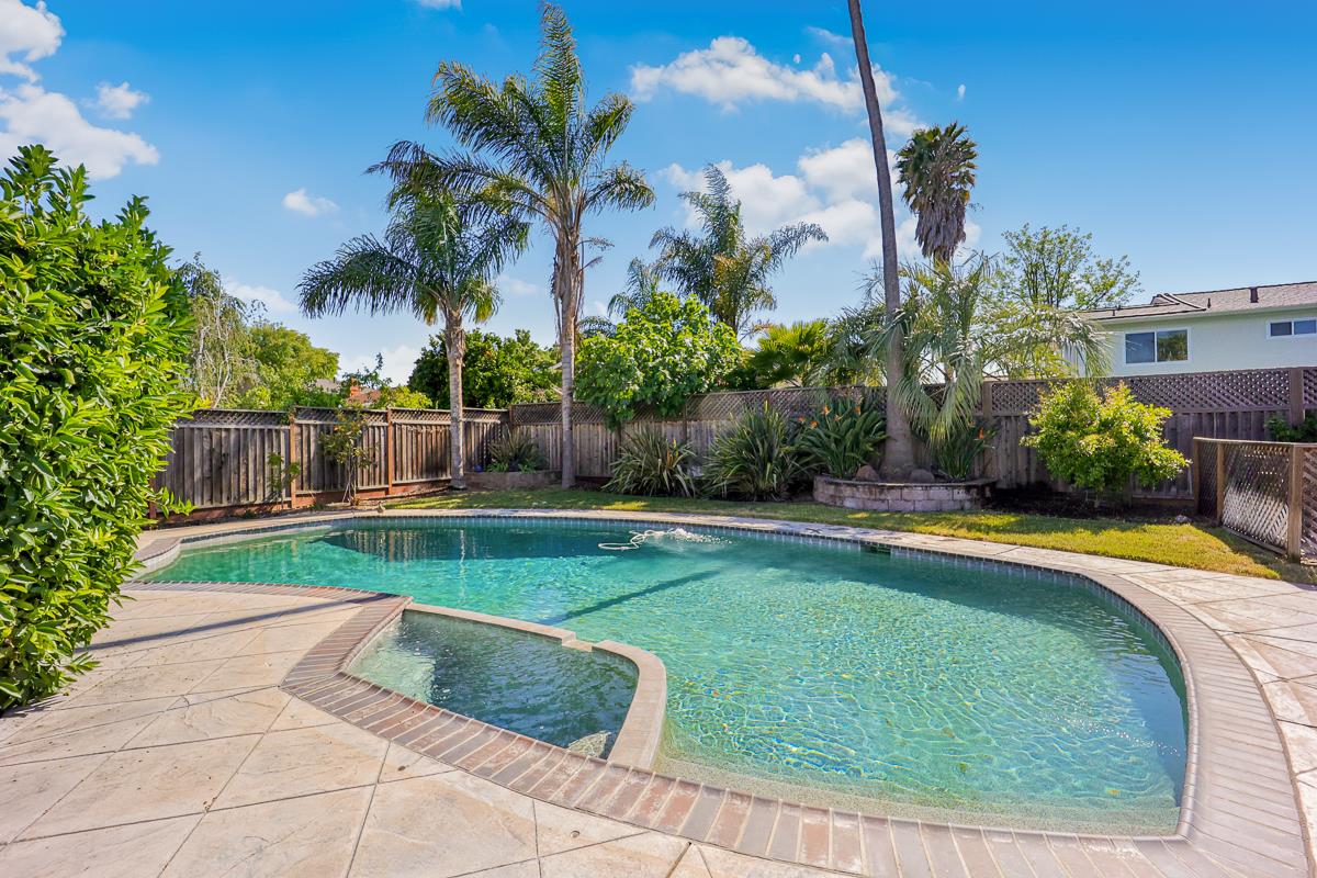 3821 Villa Glen Way