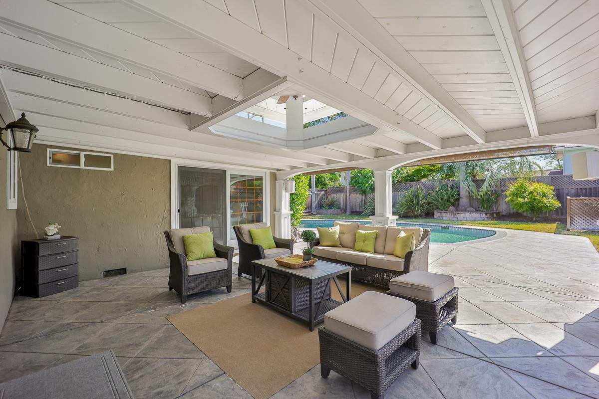 3821 Villa Glen Way