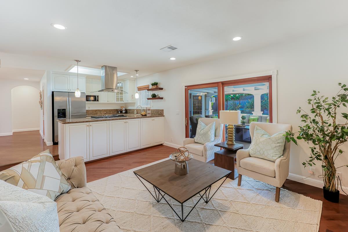3821 Villa Glen Way