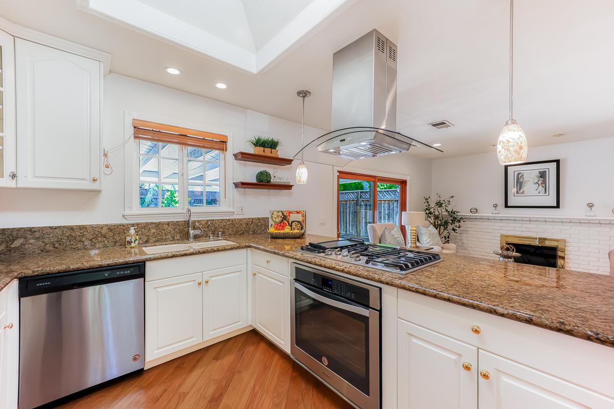 3821 Villa Glen Way
