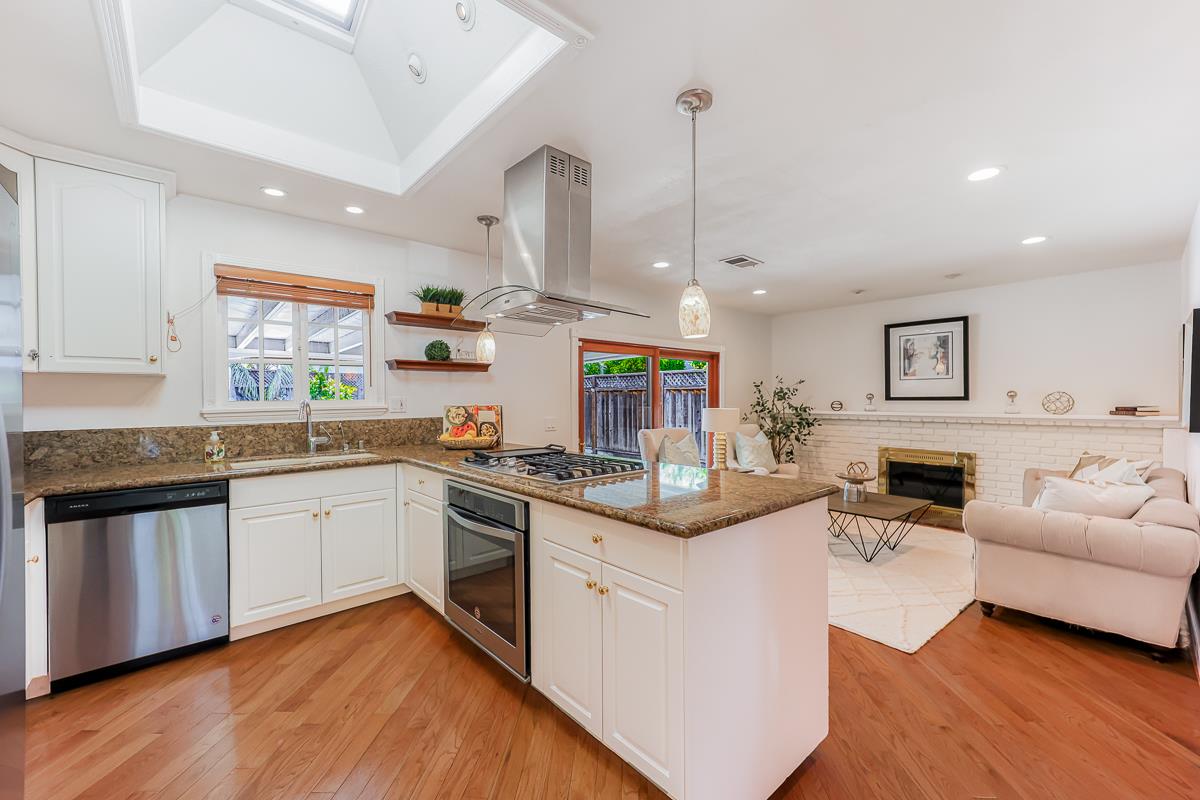 3821 Villa Glen Way