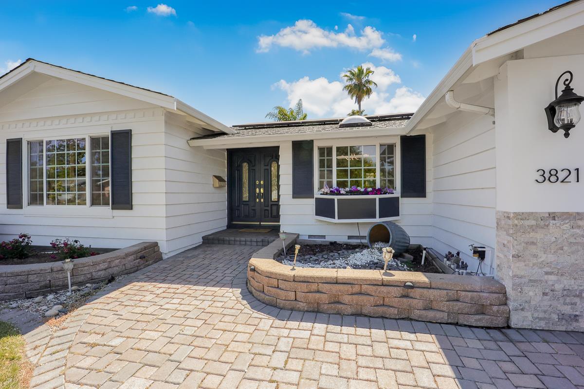 3821 Villa Glen Way