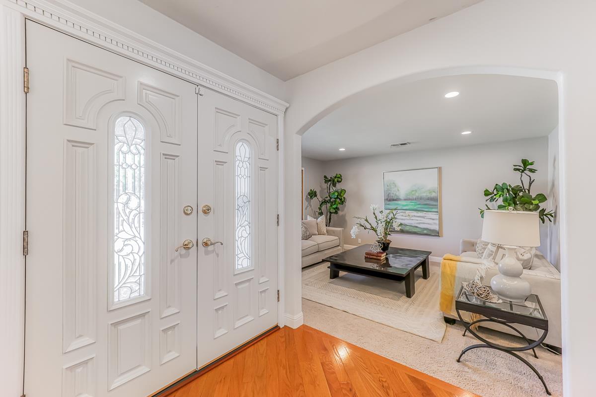 3821 Villa Glen Way