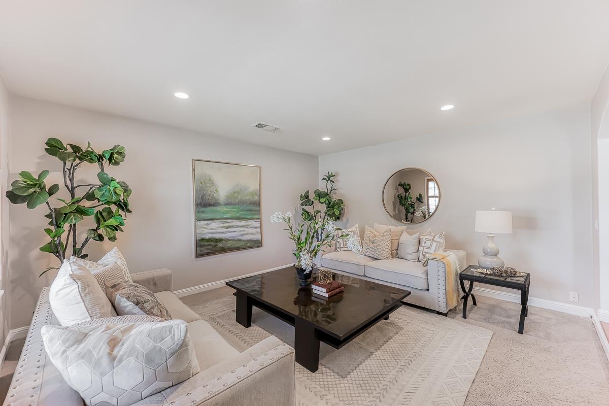 3821 Villa Glen Way