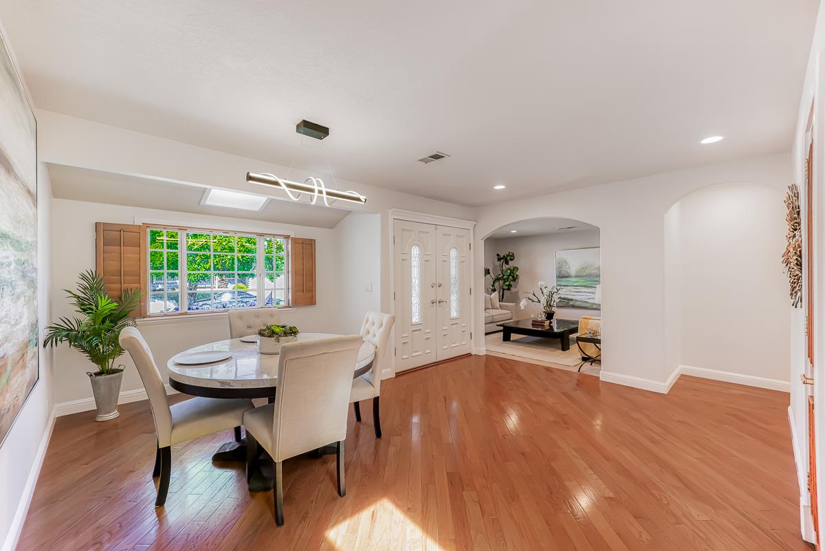 3821 Villa Glen Way