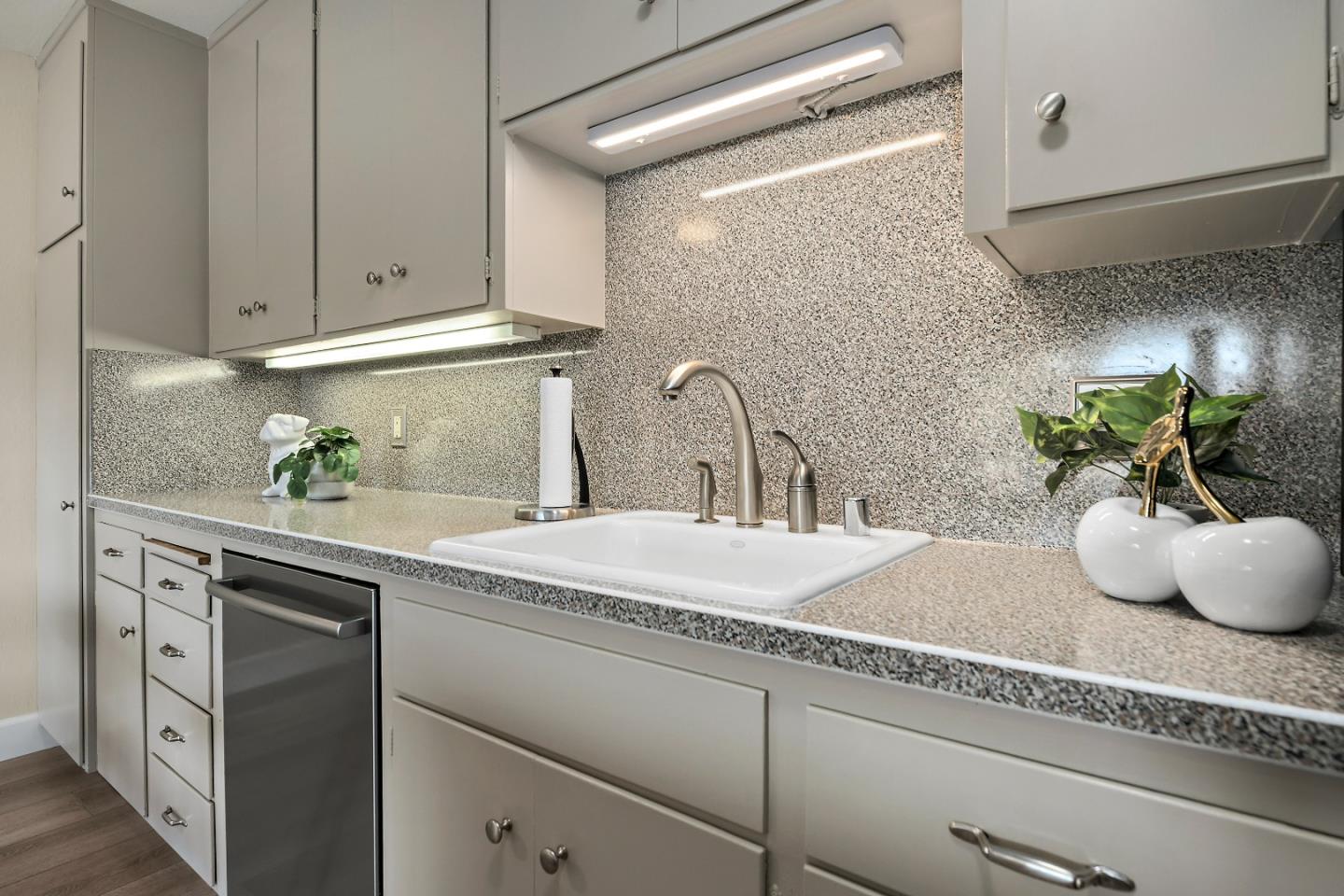 1458 Hudson Street 211