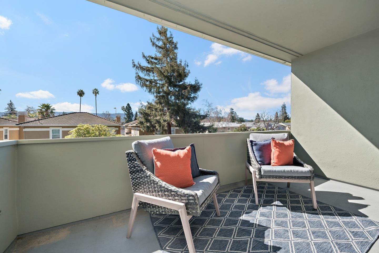 1458 Hudson Street 211