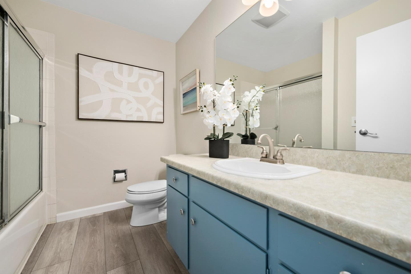 1458 Hudson Street 211