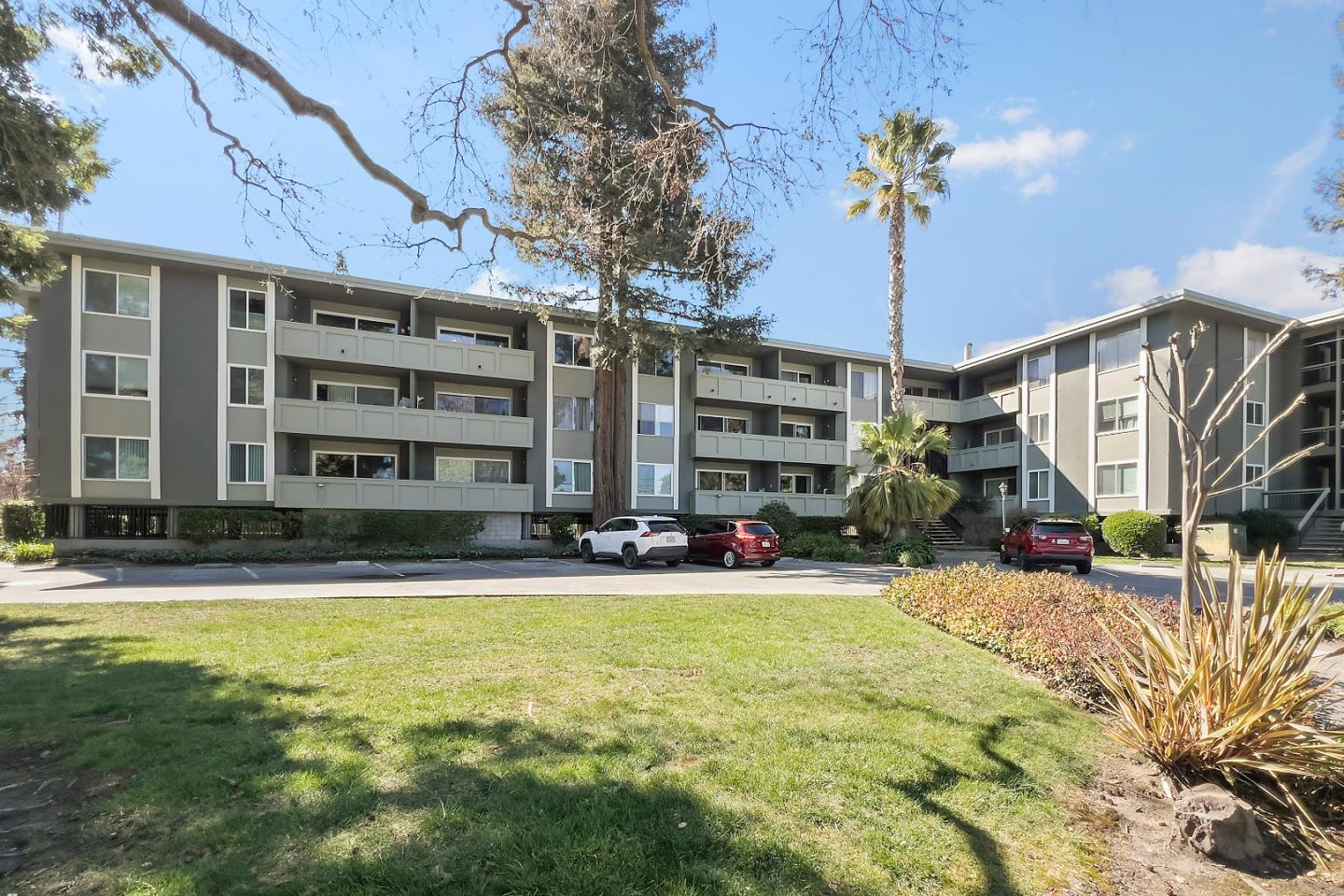 1458 Hudson Street 211