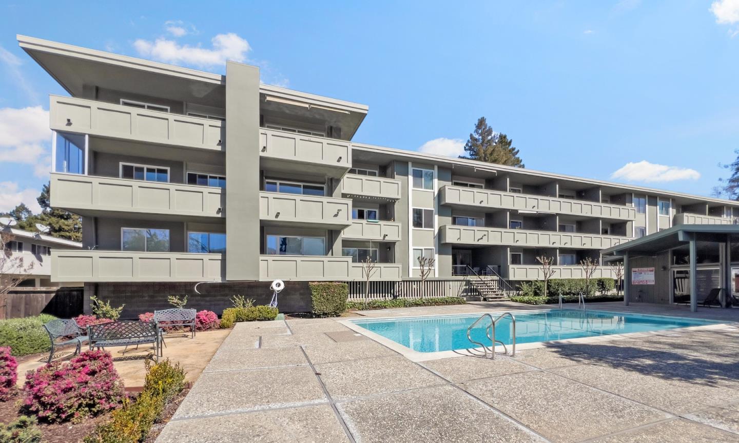 1458 Hudson Street 211