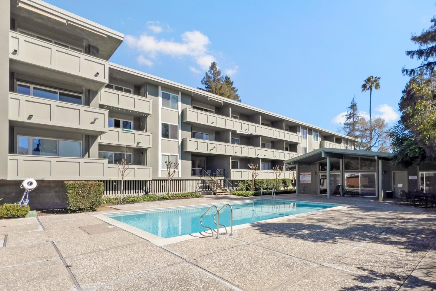 1458 Hudson Street 211