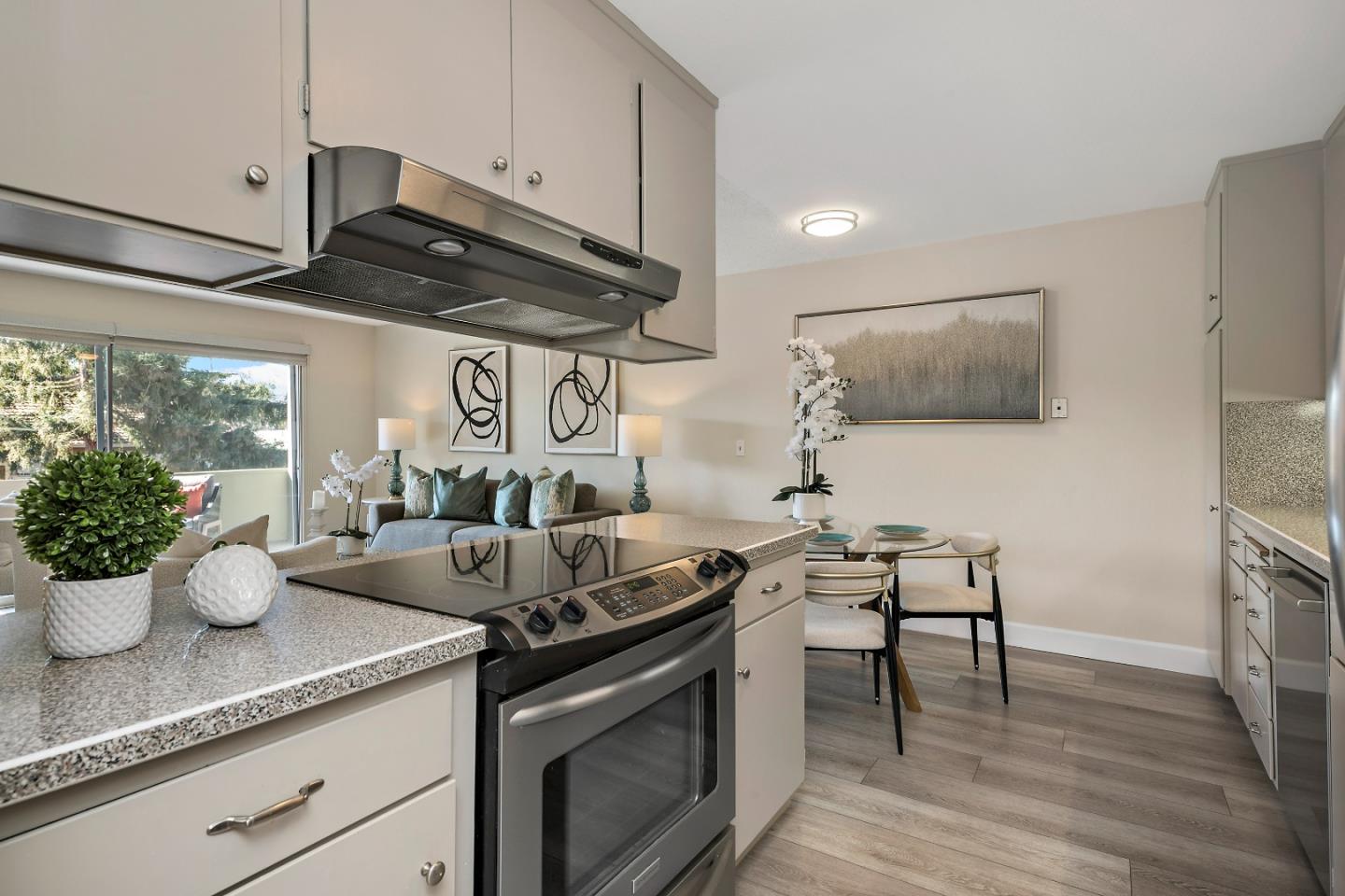 1458 Hudson Street 211