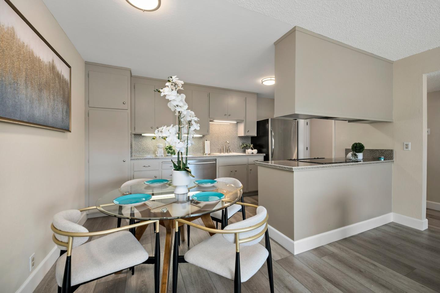 1458 Hudson Street 211