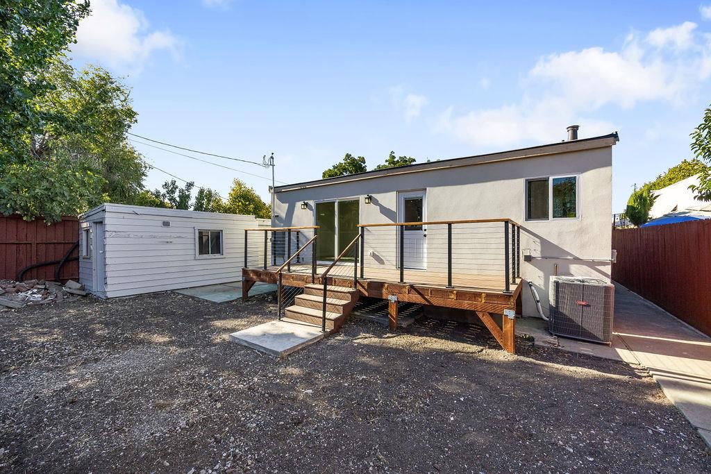 3040 Hoover Street, Redwood City