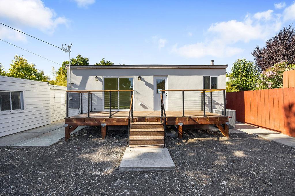 3040 Hoover Street, Redwood City
