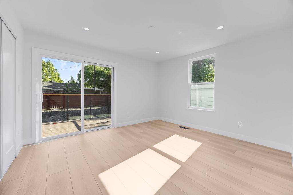 3040 Hoover Street, Redwood City