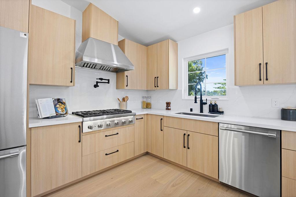 132 Lakeshore Drive, San Mateo