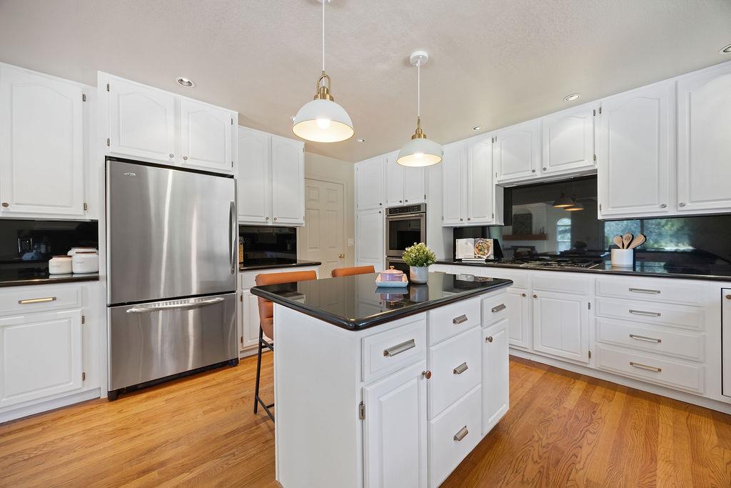 16 Niner Court, Redwood City