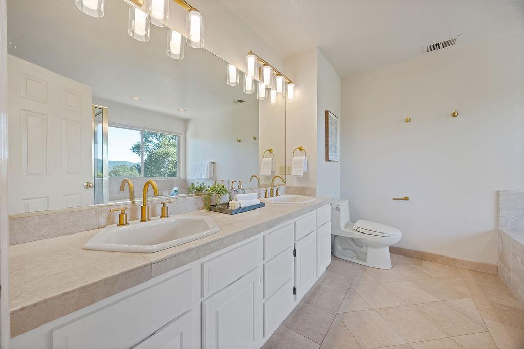 16 Niner Court, Redwood City