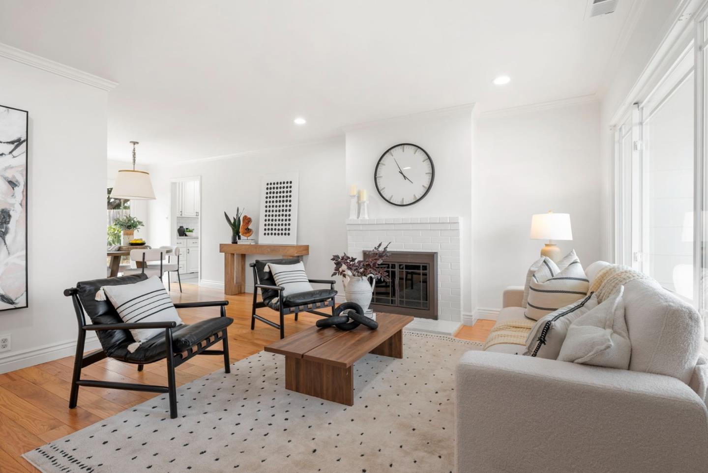 1976 Shoreview Avenue