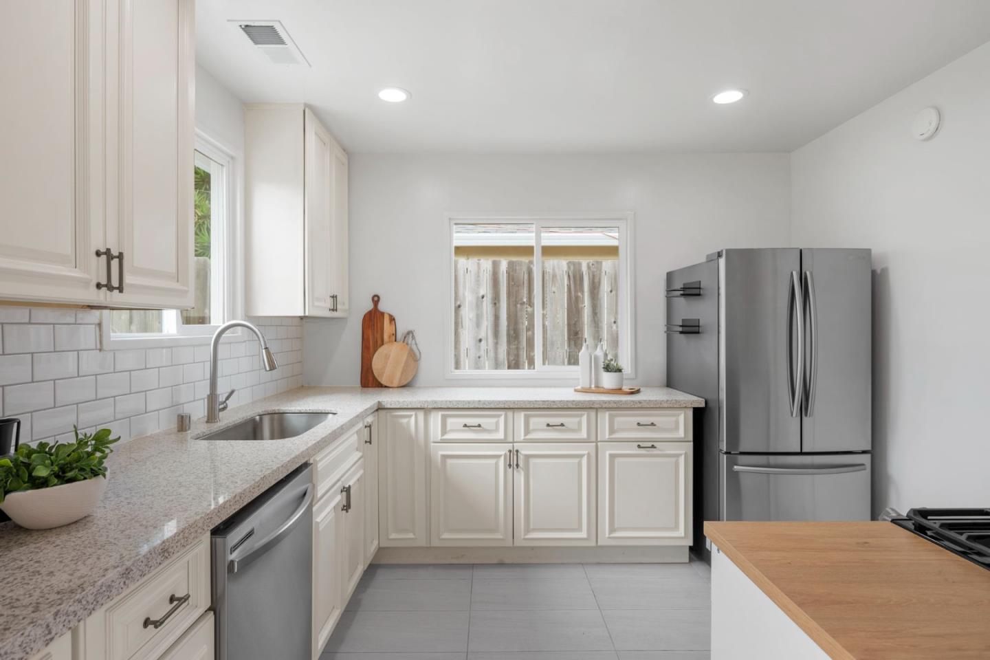 1976 Shoreview Avenue