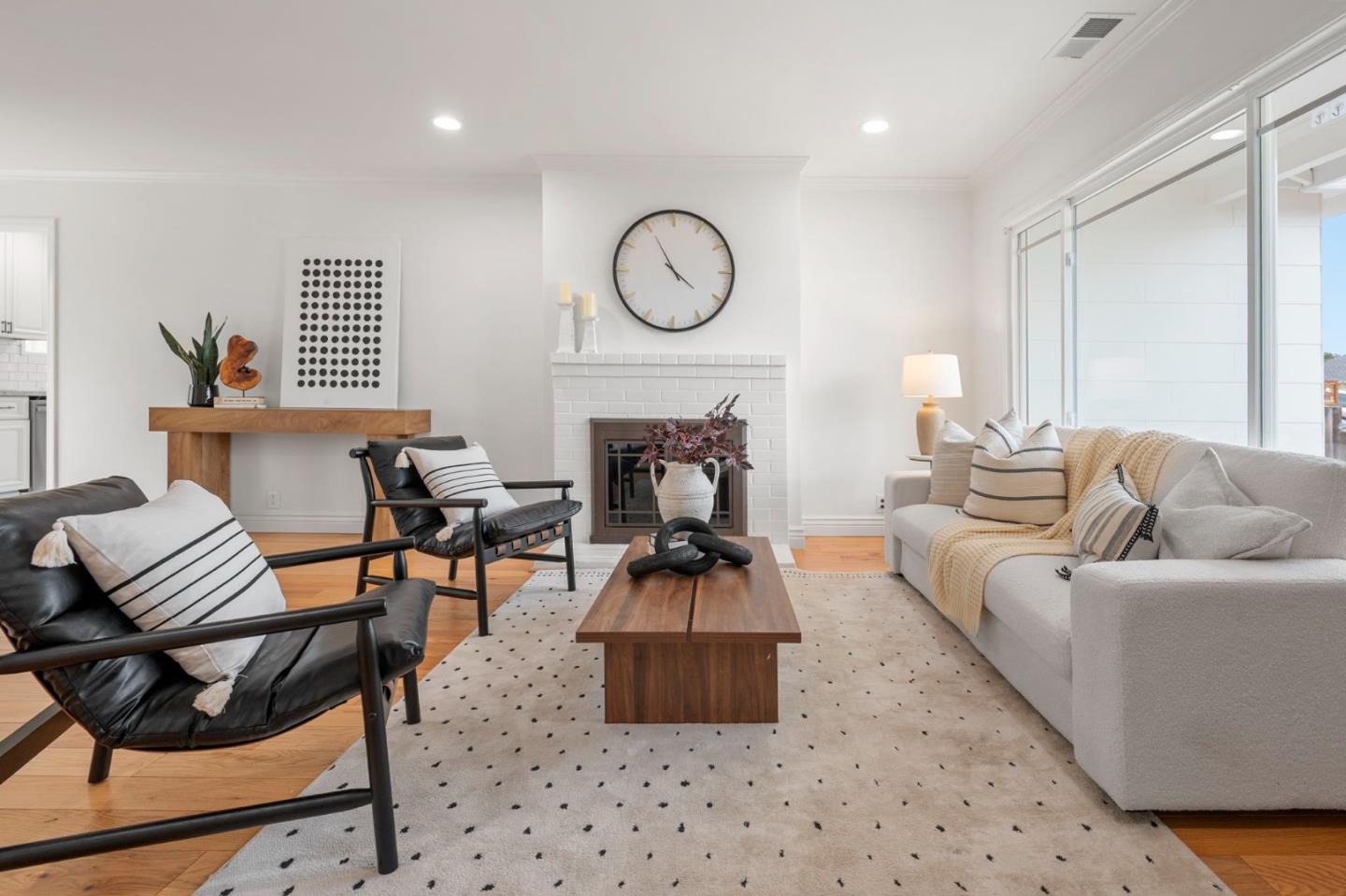 1976 Shoreview Avenue