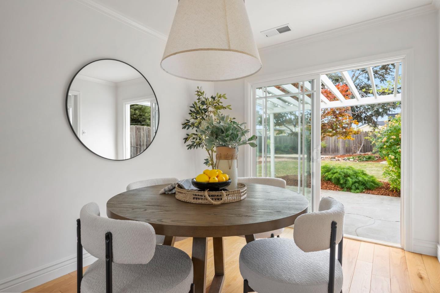 1976 Shoreview Avenue