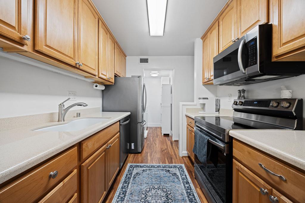 3350 La Mesa Drive 10, San Carlos