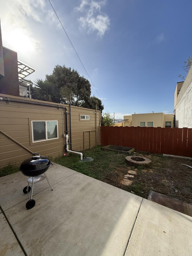 6842 Mission Street, Daly City
