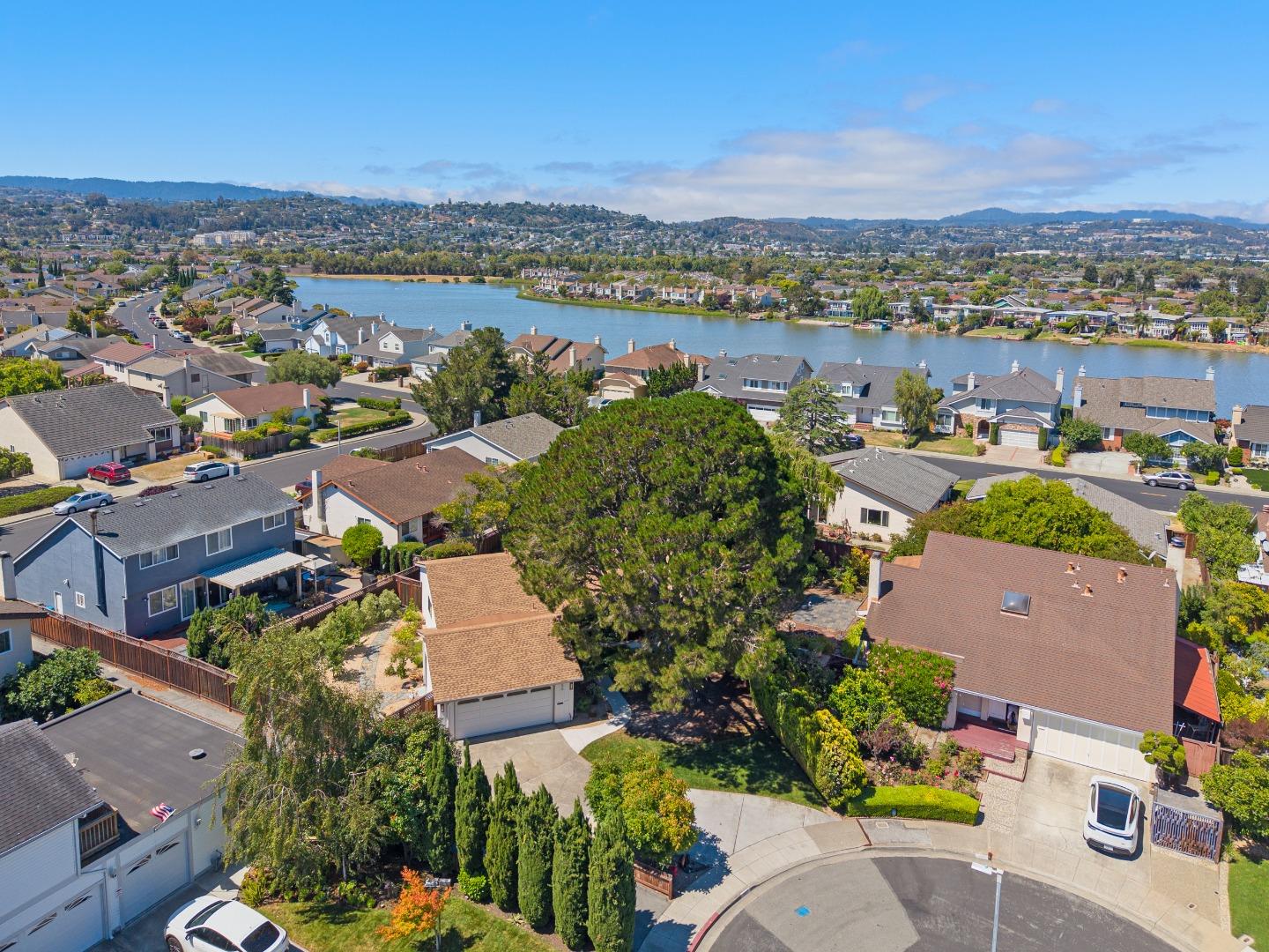 300 Tampa Court, Foster City