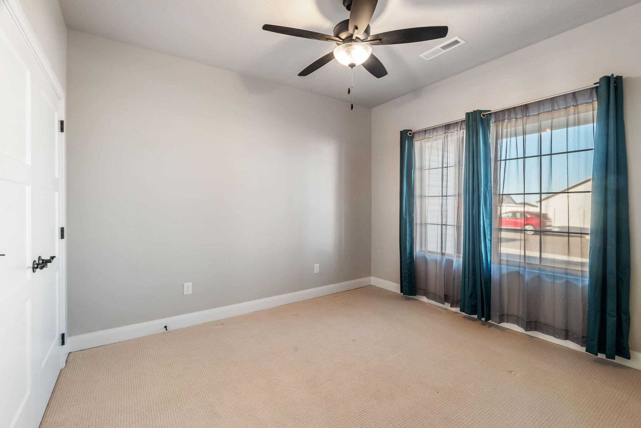 2735 W Sterling Drive DR