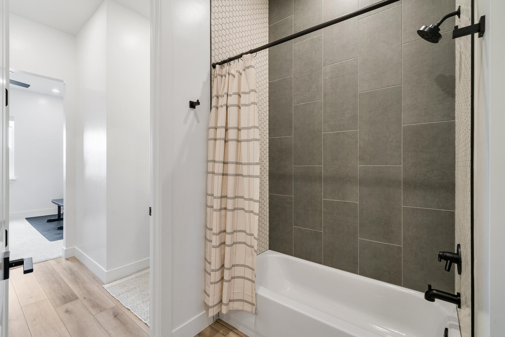 Spring Lily DR Unit: 322