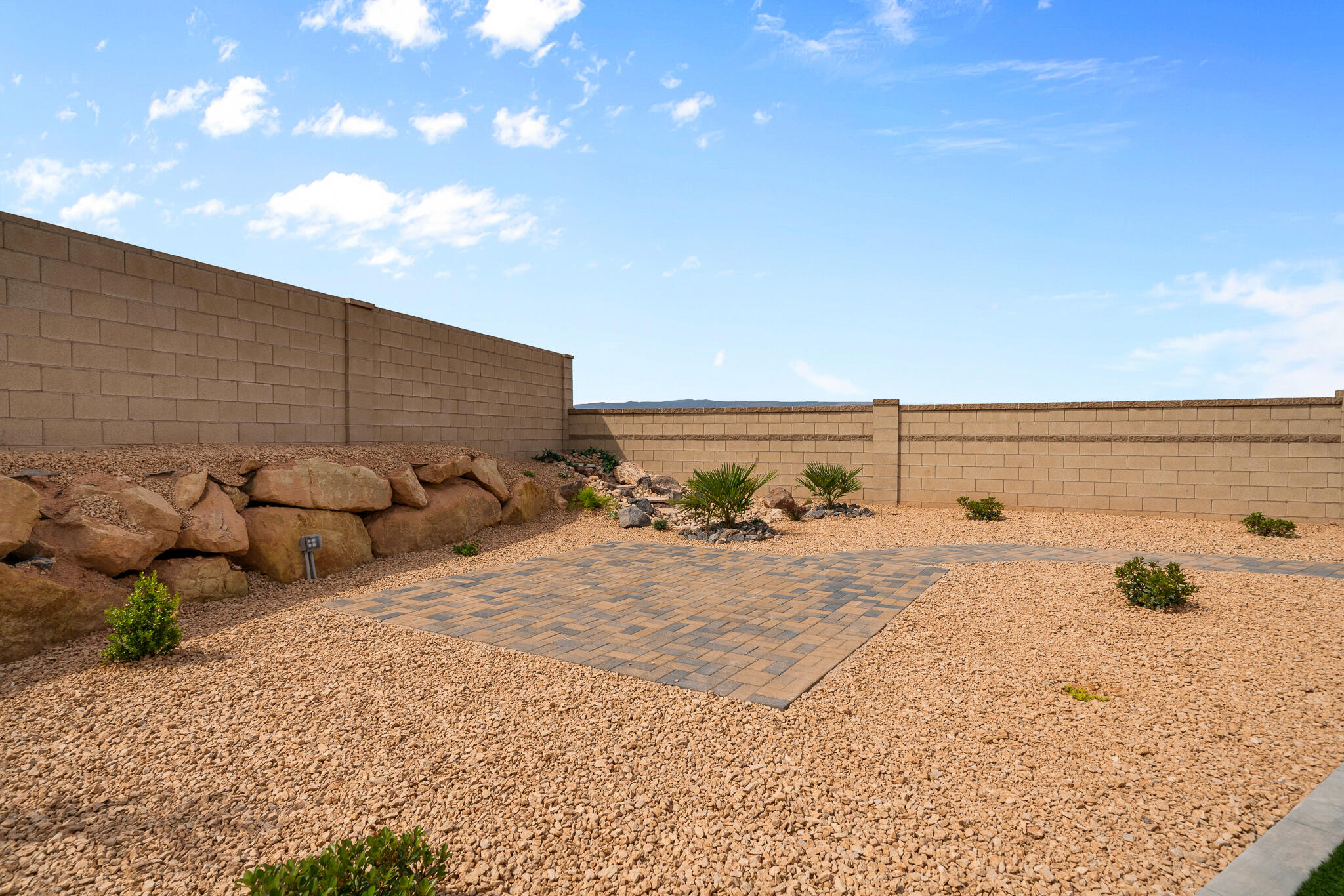 Spring Lily DR Unit: 322