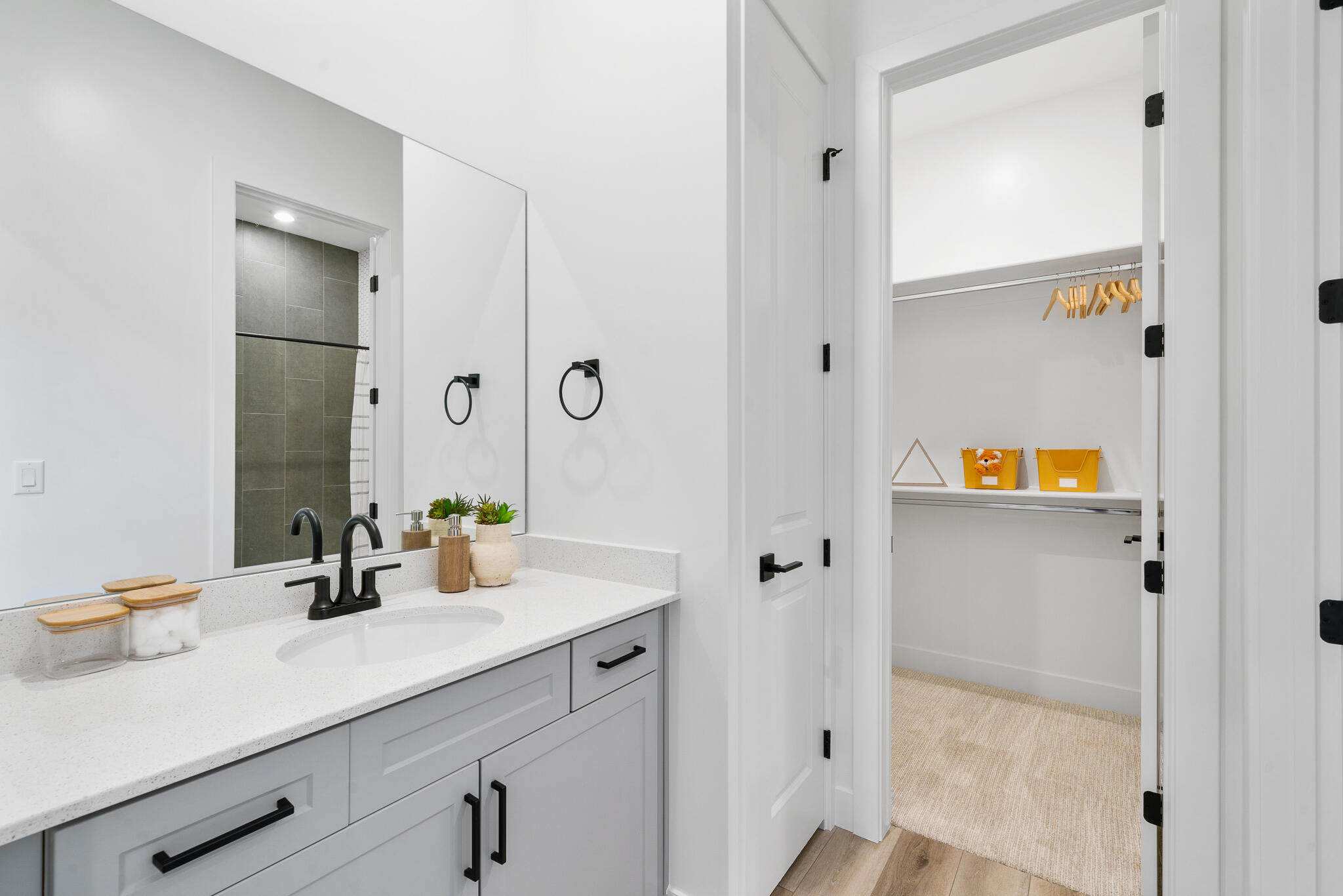 Spring Lily DR Unit: 322