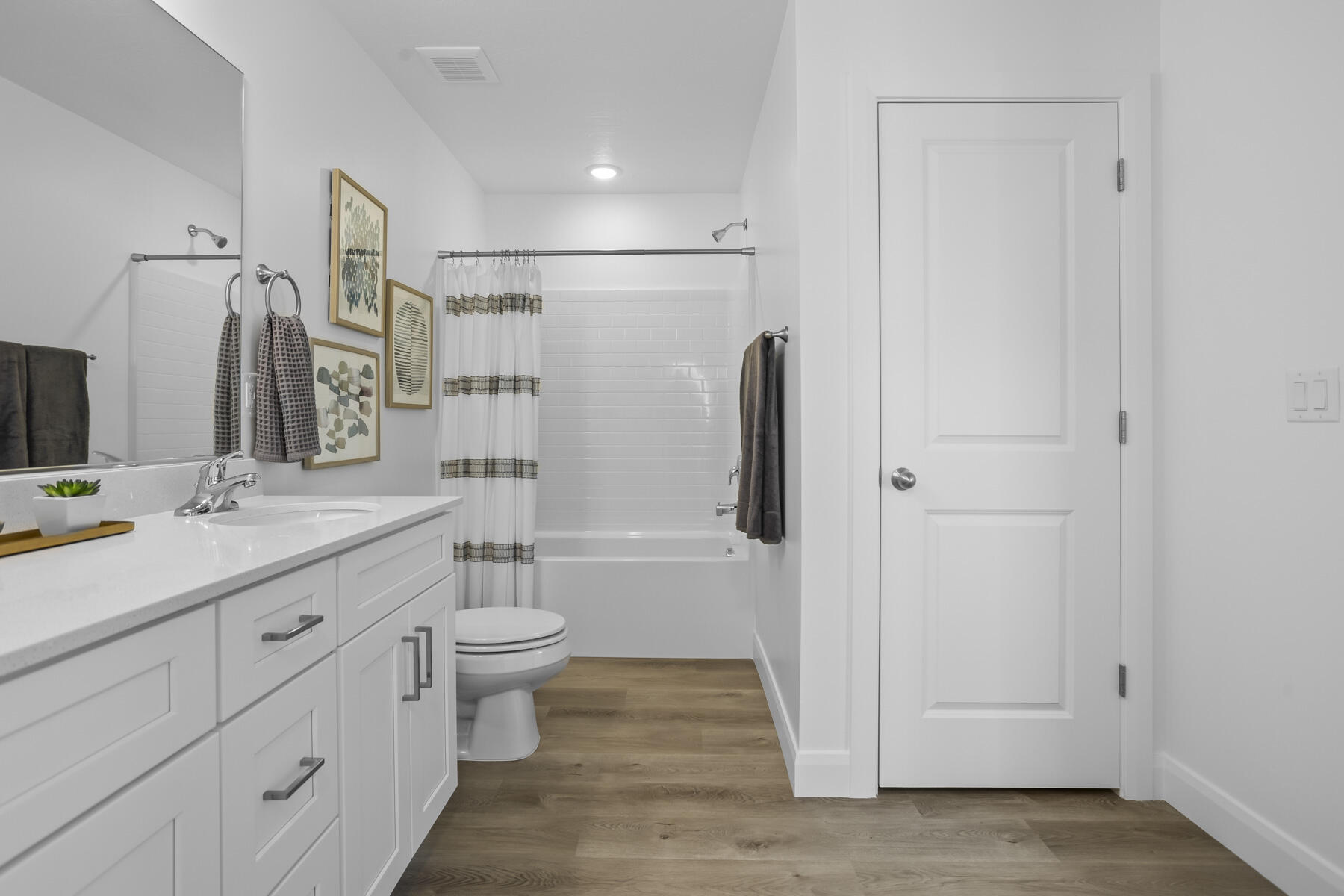 484 W Greenstone Place Unit: #1011