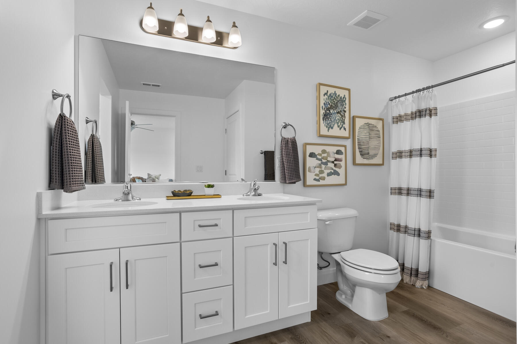 484 W Greenstone Place Unit: #1011