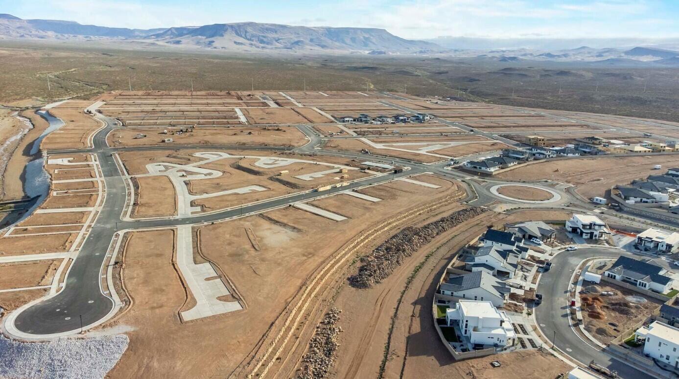 484 W Greenstone Place Unit: #1011