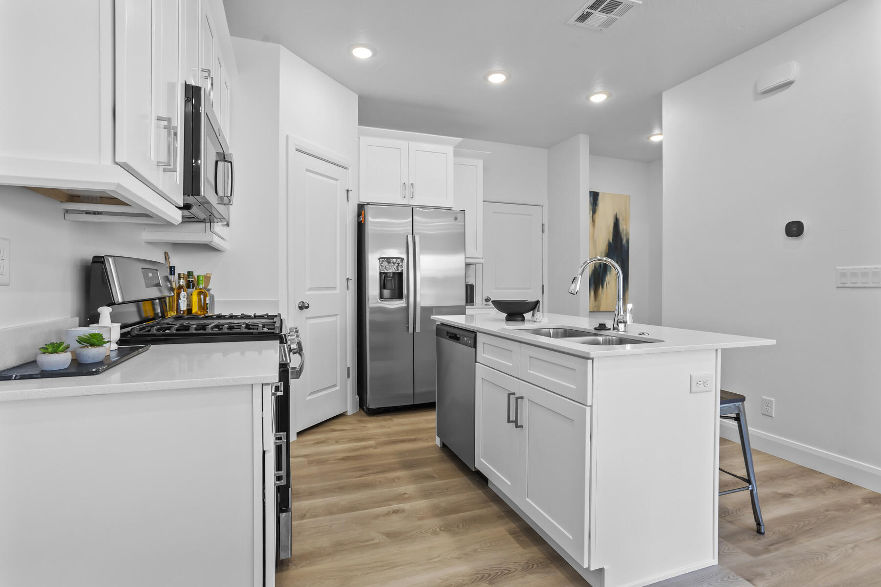 484 W Greenstone Place Unit: #1011