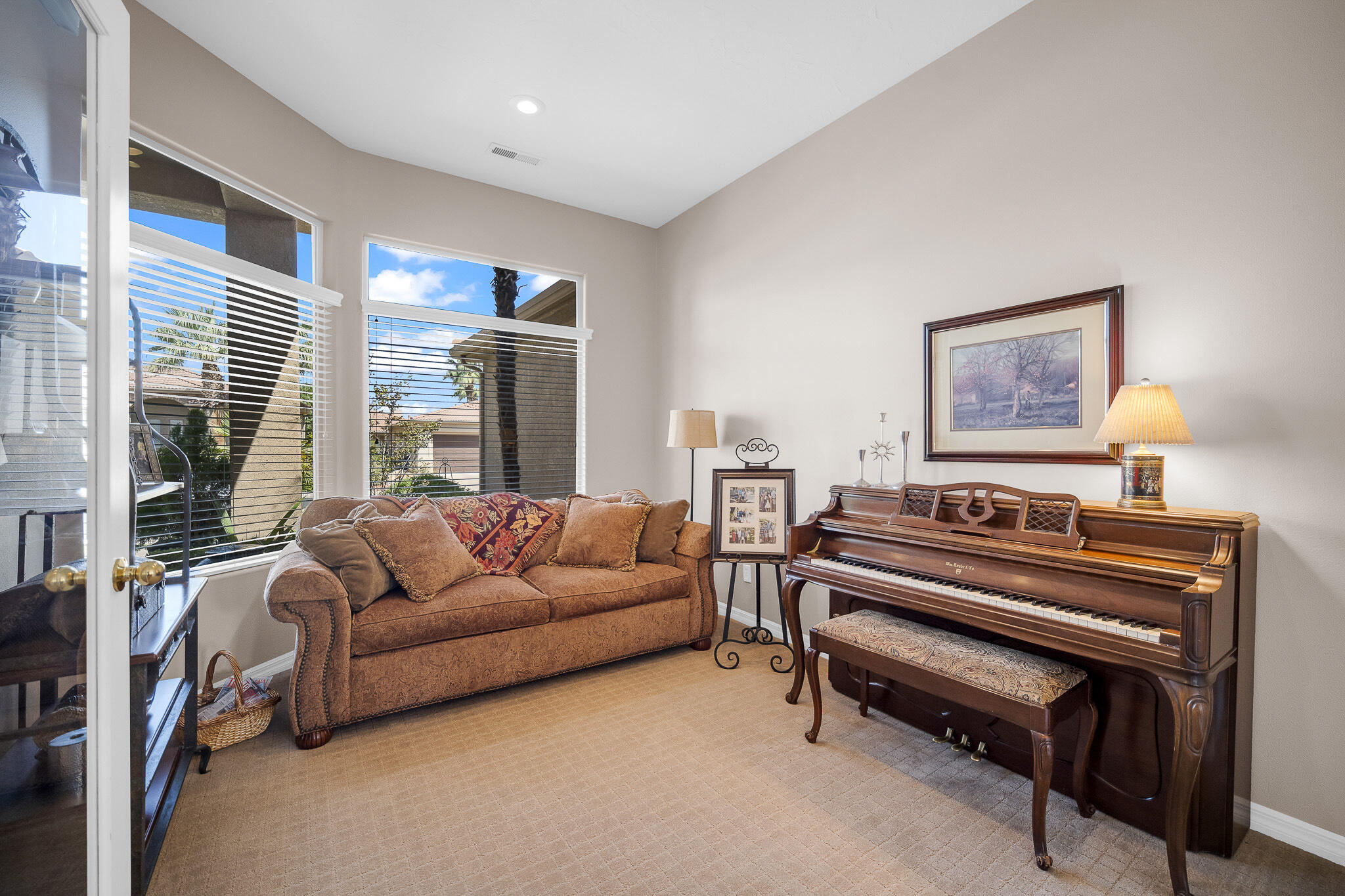 2587 W Rio Lobo DR