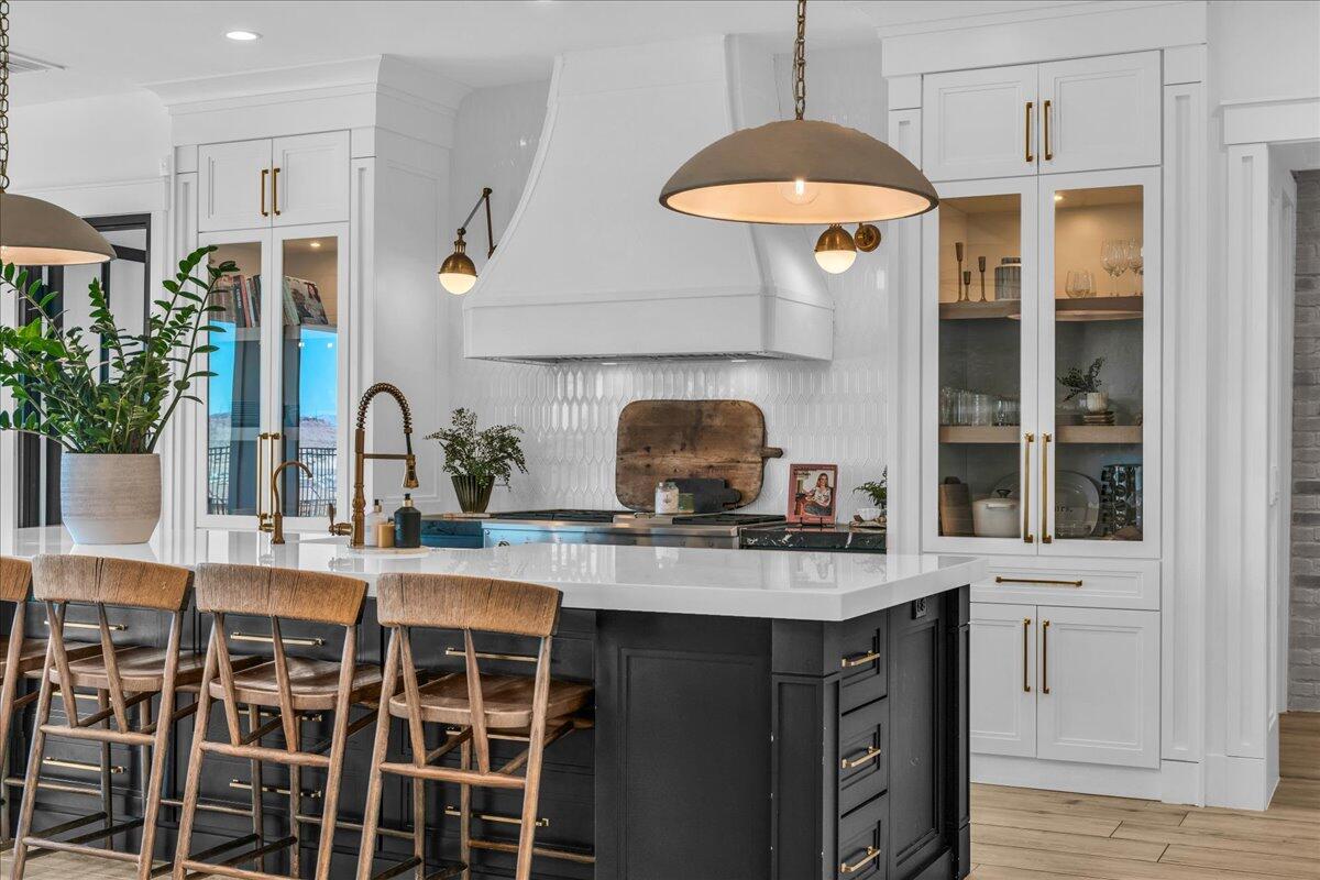 2787 E Cliff Shadow DR