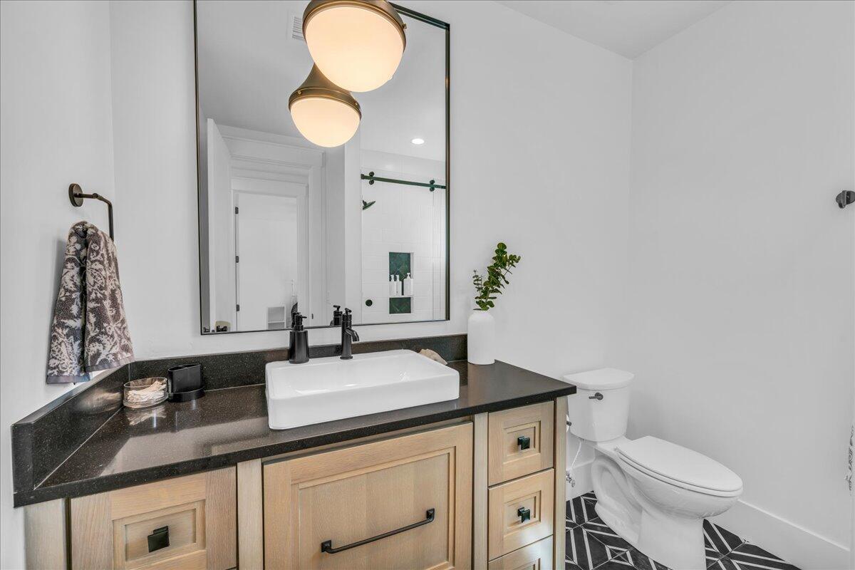 2787 E Cliff Shadow DR