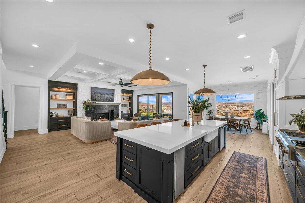 2787 E Cliff Shadow DR