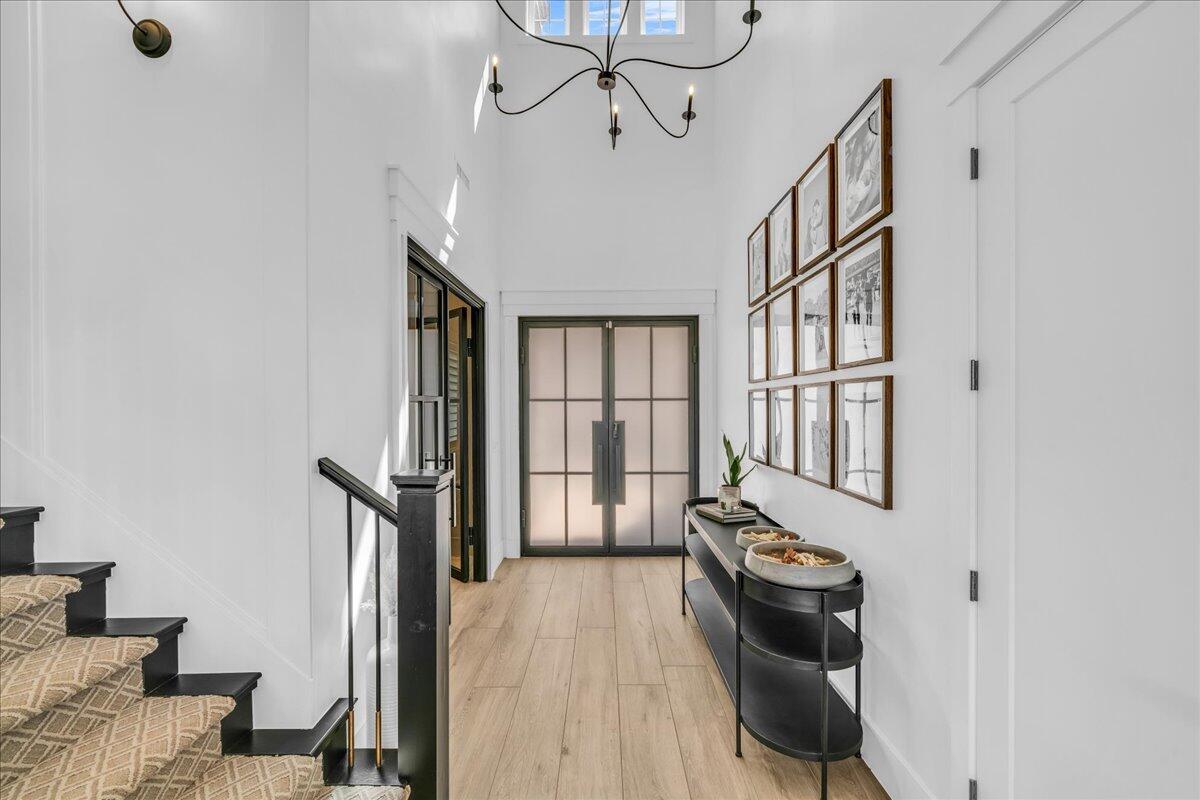 2787 E Cliff Shadow DR