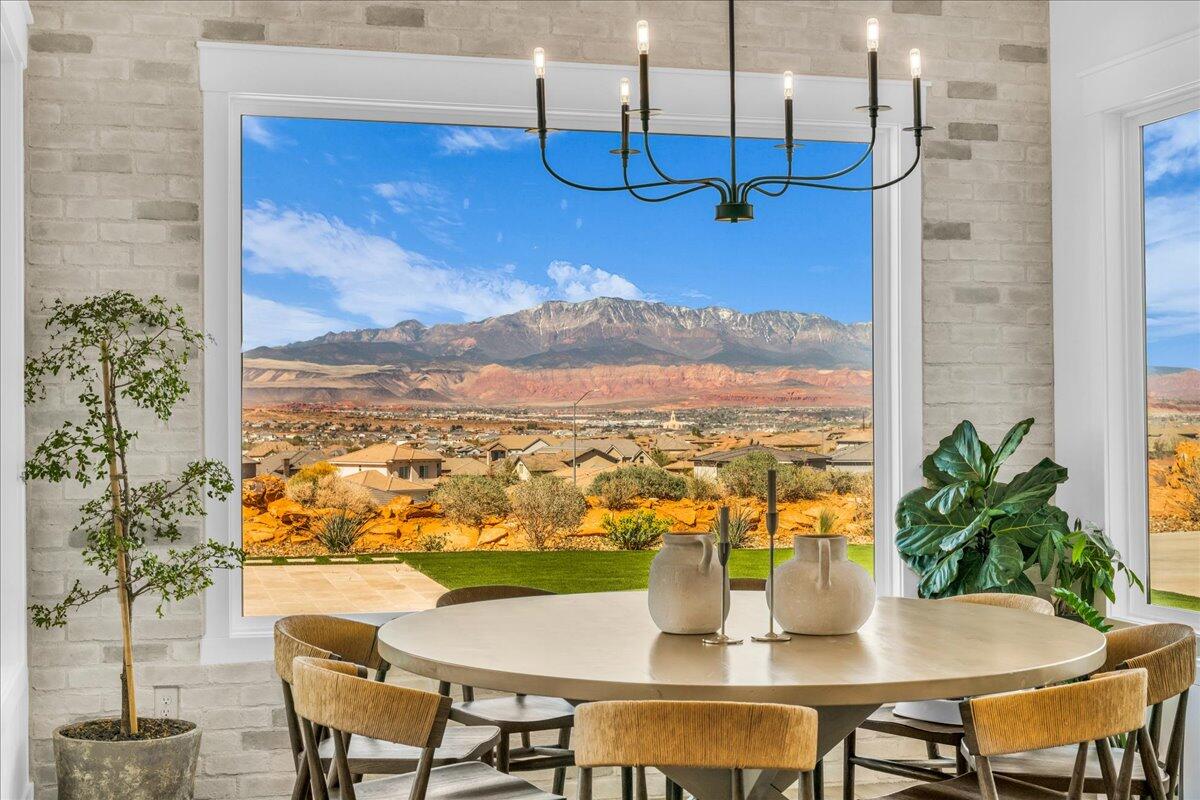 2787 E Cliff Shadow DR