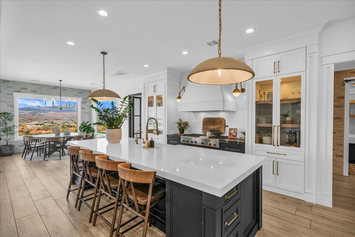 2787 E Cliff Shadow DR