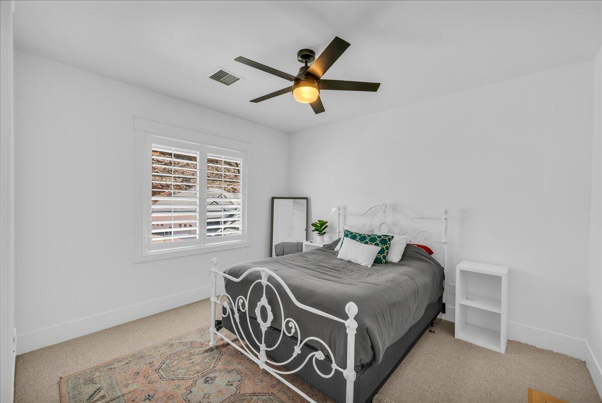 2787 E Cliff Shadow DR