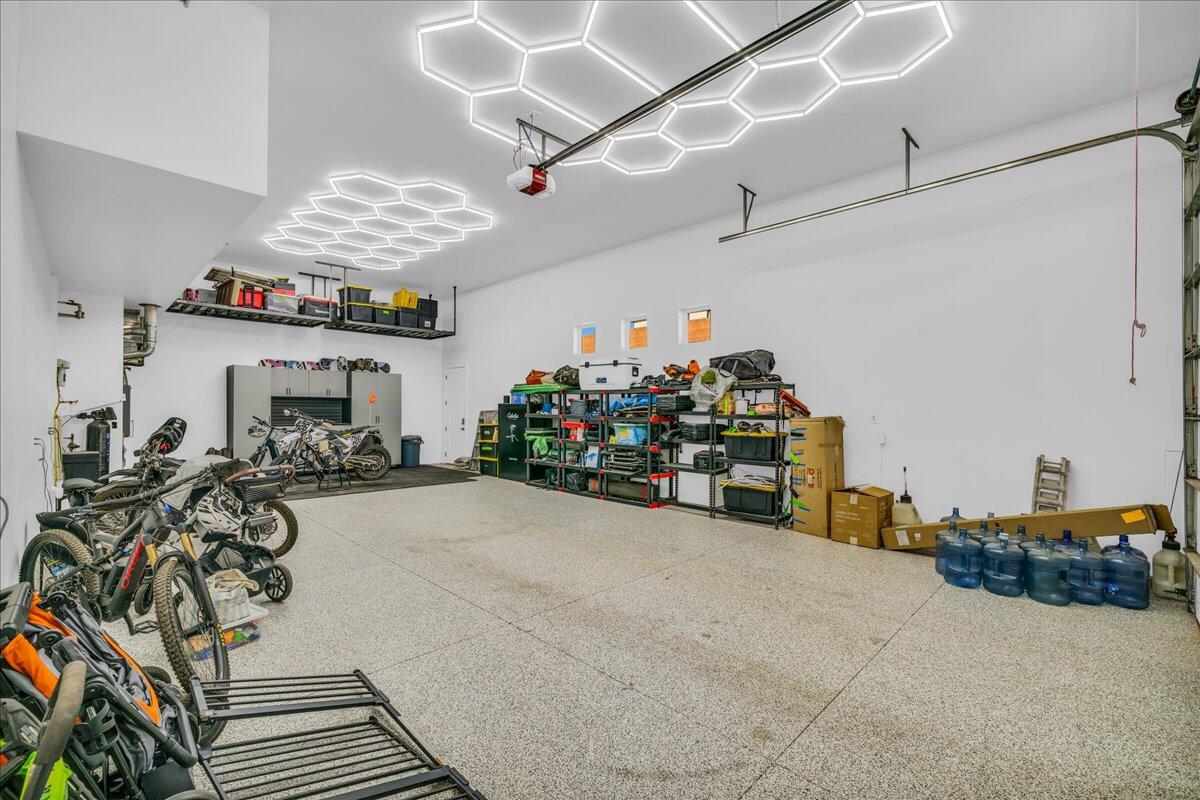 2787 E Cliff Shadow DR