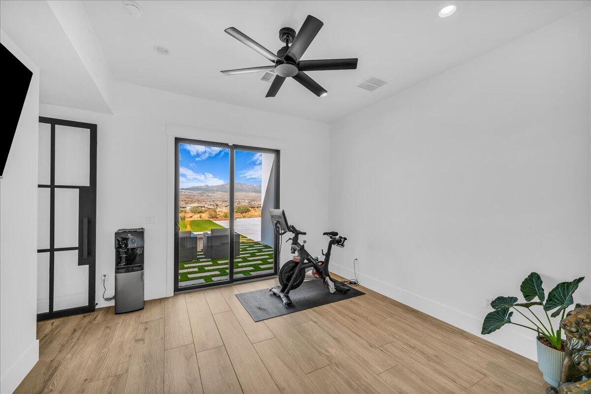 2787 E Cliff Shadow DR